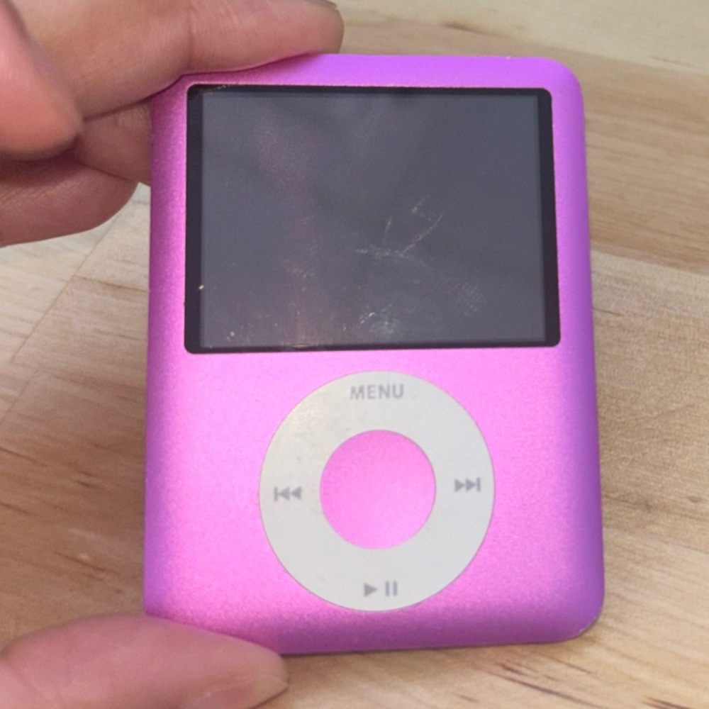 Apple iPod Classic-style 5th Gen Pink Portable MP3 Player